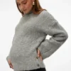 Gestrickter Pullover für Umstandsmode