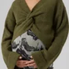 Gestrickter Pullover für Umstandsmode