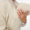 Hoher Kragen, elastische Bündchen, verstellbare Träger, voluminöse Ärmel, Jacke