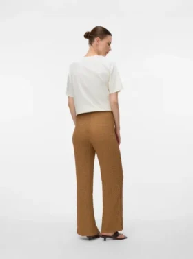 Hose mit ausgestelltem Schnitt und hoher Leibhöhe