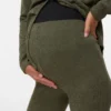 Hose mit normaler Passform und hoher Taille