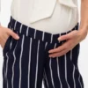 Hose mit normaler Passform und mittlerer Leibhöhe