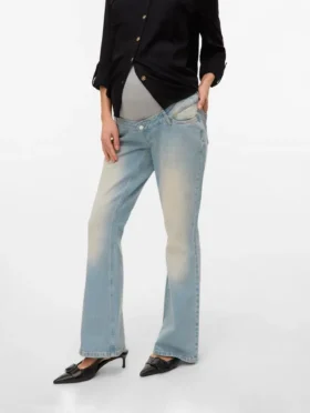 Jeans mit ausgestelltem Schnitt