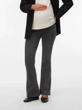 Jeans mit ausgestelltem Schnitt