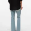 Jeans mit ausgestelltem Schnitt