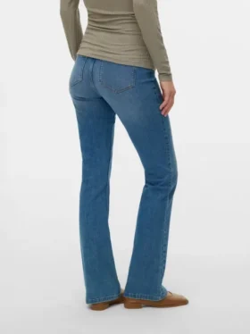 Jeans mit ausgestelltem Schnitt