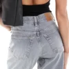 Topshop Jeans mit mittlerer Leibhöhe und lockerer Passform