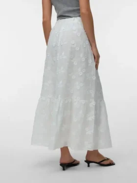 Vmelisa Langrock mit hoher Taille